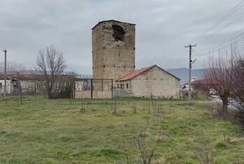 Monumenti i kulturës rrezikon të shembet, Kulla e Turanit në Korçë braktiset nga autoritetet