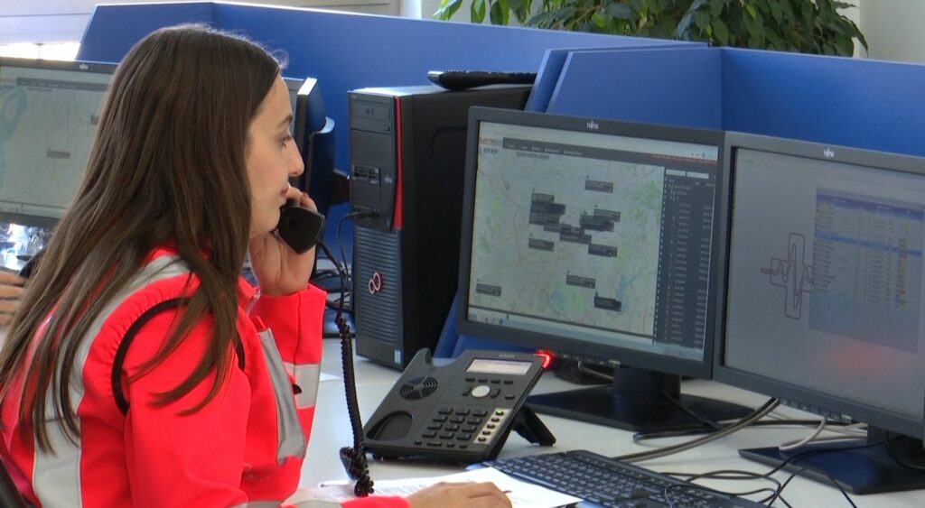 Rritet numri i thirrjeve drejt Urgjencës Kombëtare  Mjekët  Dominojnë virozat  gripi dhe aksidentet