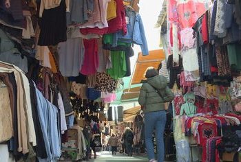 Turistët shpëtuan konsumin veçanërisht gjatë muajve të verës, kërkesë e ulët nga vendasit për blerje