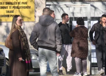 Gjyqi i shpërndarësve të drogës në Tiranë, policët u infiltruan si përdorues, më pas në grackë ranë…