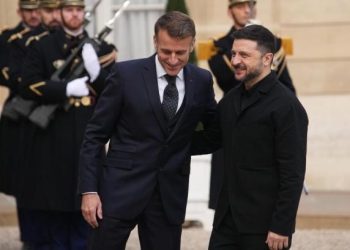 Zelensky paralajmëron negociatorët në Paris, përplasen NATO e Moska