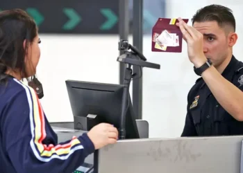 “Do tregojnë historikun e 5 viteve të fundit të rrjeteve sociale”/ Zyrtarët amerikanë: Kërkesat për turistët që hyjnë në SHBA