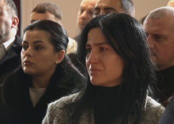 “I vidhte grave unazat”, reagon vajza e Ziver Veizit: Kujtim Cakrani kaloi çdo limit, shihemi në gjykatë