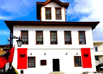 Lushnja nderon “arkitektët” e shtetit, 106 vjet nga Kongresi që shpëtoi Shqipërinë dhe themeloi parlamentarizmin