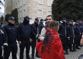 E goditi bombola në kokë, reagon Lapaj: Jam në spital, por do kthehem sërish në shesh
