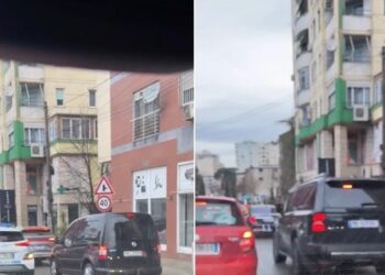 “Rrini në radhë si gjithë të tjerët, ç’është kjo arrogancë!”/ Braçe publikon VIDEO-n nga trafiku në Tiranë dhe kritikon zyrtarin shtetëror