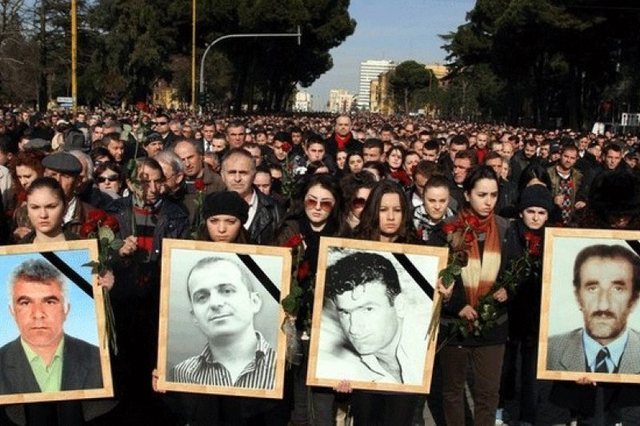 Arsyet e rivrasjes së të rënëve të 21 janarit 