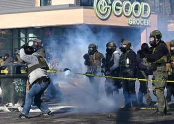 Vrasja e 37-vjeçarit në Minnesota/ Trump mbron arrestimet e ICE-së, rriten tensionet në Minneapolis