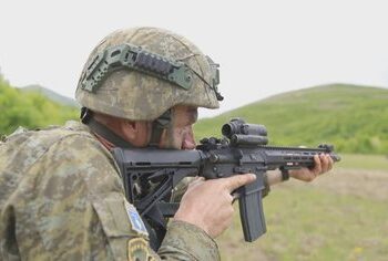 “Shqiptarët sulmojnë në aktin e tretë”, Vulin frikësohet nga ushtria e Kosovës: Një armë që do qëllojë