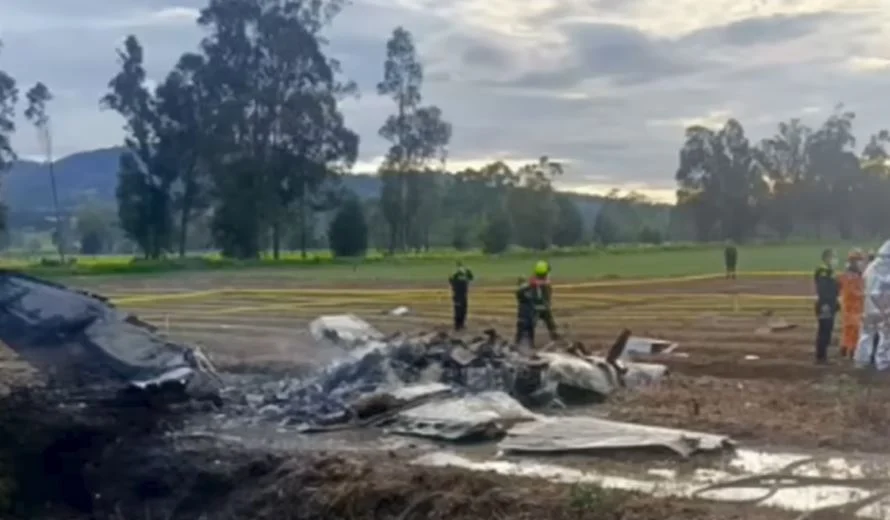 Rrëzohet aeroplani pas ngritjes nga pista  gjashtë viktima  mes tyre edhe këngëtari i njohur