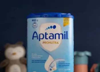 Qumështi me baktere që sjell probleme serioze për foshnjat, në Shqipëri u shpërndanë 276 kuti