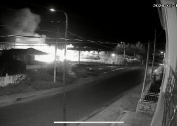 Lokali shkrumbohet nga flakët në Durrës, dyshohet për zjarrvënie të qëllimshme. Çfarë u pa në kamerat e sigurisë