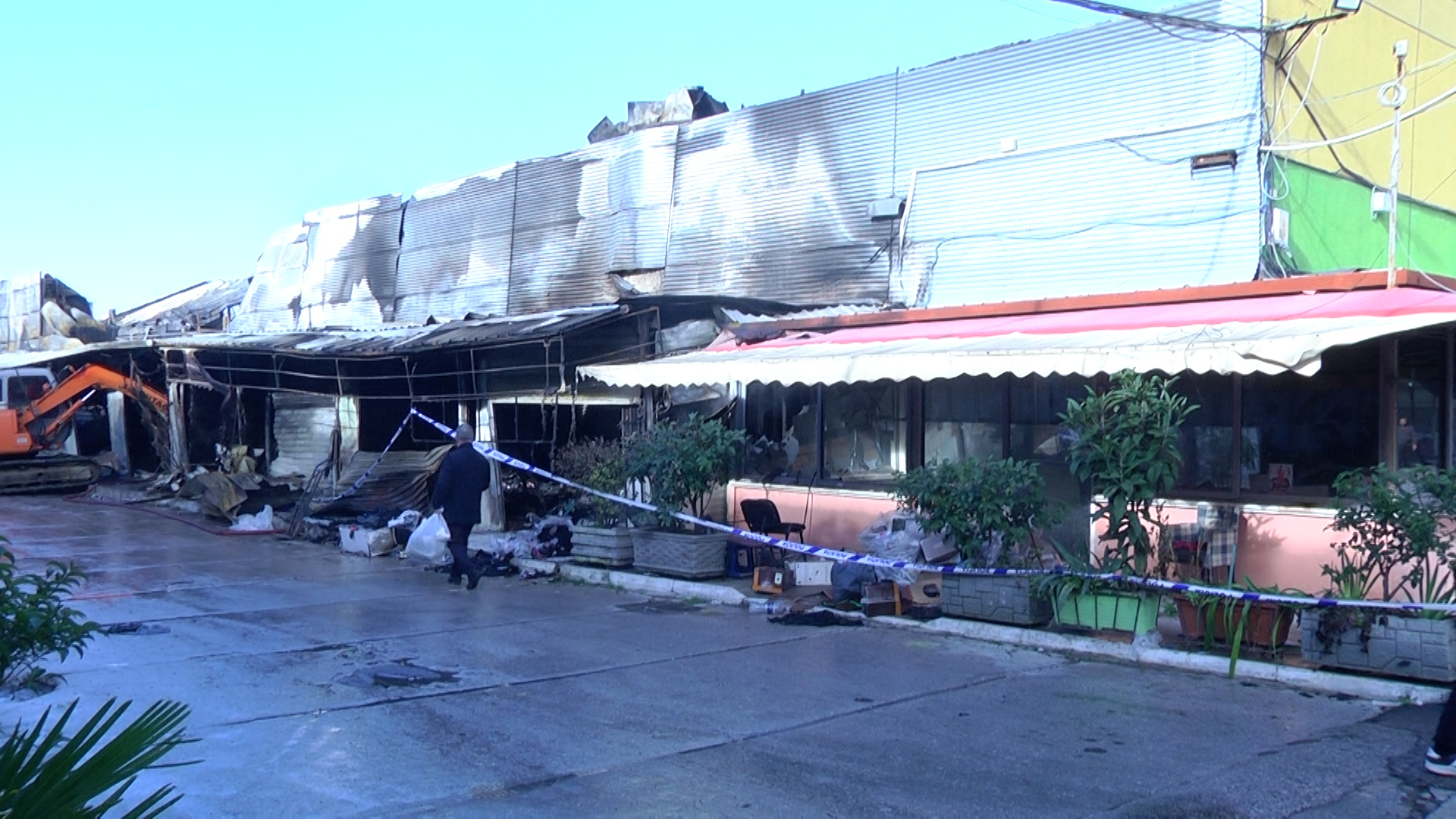 U privatizua në  95 n  sot ka 122 aksionerë  Çfarë ka mbetur te ish uzina Dinamo 3 ditë pas zjarrit  FOTO 