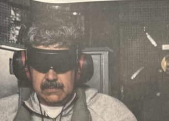 Me pranga dhe syze të errëta, Trump poston foton e Maduros pas kapjes nga ushtria e SHBA