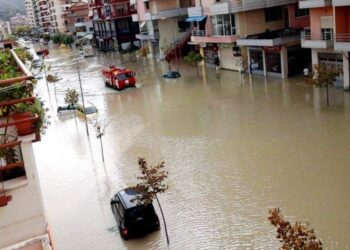 Moti i keq në Kosovë shkakton përmbytje, shtyhet nisja e procesit mësimor