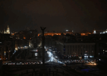 Kievi në të ftohtë ekstrem dhe pa ngrohje, bombardimet ruse shkaktojnë krizë historike energjetike