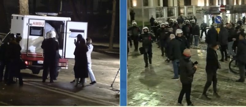 Bidonë me ujë dhe çadra drejt policisë  protestuesit sulmojnë efektivët  Tentojnë të futen brenda Kuvendit