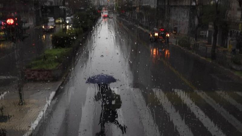 Stuhi dhe reshje të dendura shiu pritet ta godasin vendin fqinj  autoritetet greke bëjnë thirrje për kujdes 