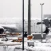 Gjashtë të vdekur dhe qindra fluturime të anuluara, bora shkakton kaos në Europë