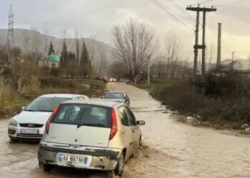 Moti i keq, vijon situata problematike në Kurbin/ Dëme në disa biznese, aksi Mamurras-Laç prej 2 orësh i bllokuar