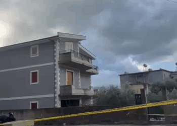 Vrasja e gruas në Orikum, flasin familjarë të çiftit: Dyshohet se 44-vjeçarja u mbyt me fashetë!