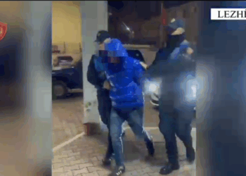 Me armë zjarri e municione në një çantë, si u pikas 37-vjeçari që tentoi t’i ikte me vrap policisë në Lezhë