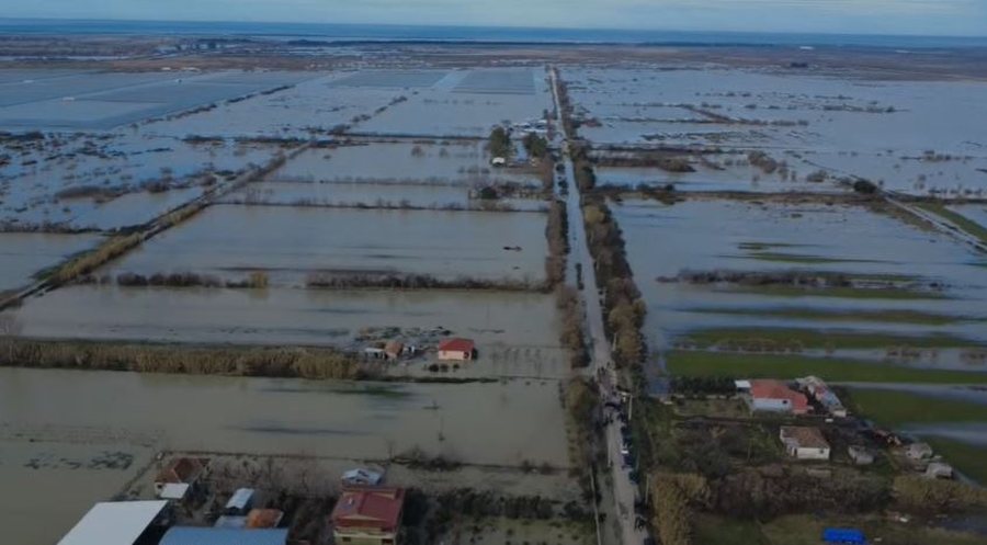 Çarja e argjinaturës së Semanit  rreth 20 banesa dhe qindra hektarë tokë bujqësore nën ujë