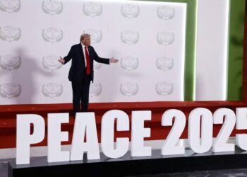 Analiza e Financial Times: Trump krijon “Bordin e Paqes” me autokratë dhe monarkë