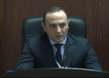 “Po na cënohet siguria”, Nënkryetari i gjykatës së Tiranës: Nuk kemi buxhet, na ka mbështetur AAPSK me pajisje