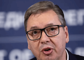 “Më qesharaku në botë!”, Vuçiç reagon pas takimit mes eurodeputetëve dhe opozitës serbe