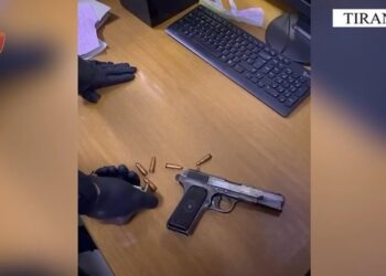 Lëvizte i armatosur me pistoletë, 31-vjeçari arrestohet në Bulevardin “Zhan D’ark”