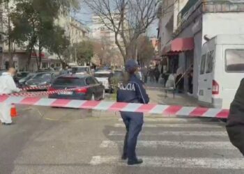 U plagos duke tentuar të shuante sherrin mes babait dhe vajzës, qytetari transferohet te Trauma në gjendje të rëndë