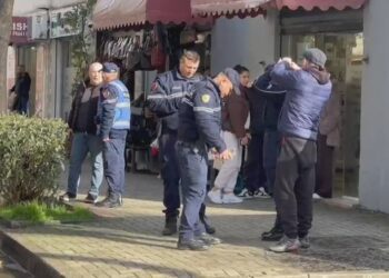 “E plagosi babai se refuzoi të bashkohet me nënën”, flet kushëriri i familjes për ngjarjen në Durrës