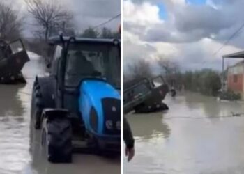 Durrës, automjeti i ushtrisë shkon të ndihmojë banorët por ngec në ujë (VIDEO)