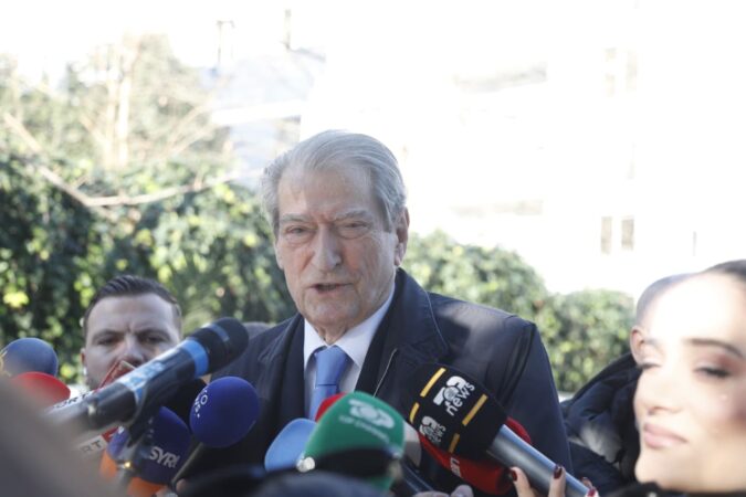 Mashtrimi përmes call centrave  Akuza e Berishës  Operacioni u dekonspirua  Veprimtari kriminale nën mbikëqyrjen e narko policisë