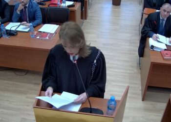 Balluku/ Seanca në Kushtetuese, Qeveria: Pezullimi antikushtetues. Vendimi i njëanshëm