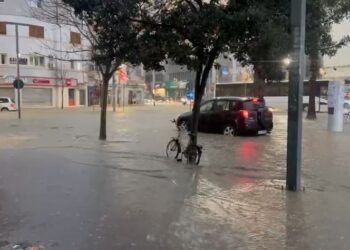 Durrësi dhe Lezha nën ujë, rrugët dhe hyrjet e shkollave të përmbytura
