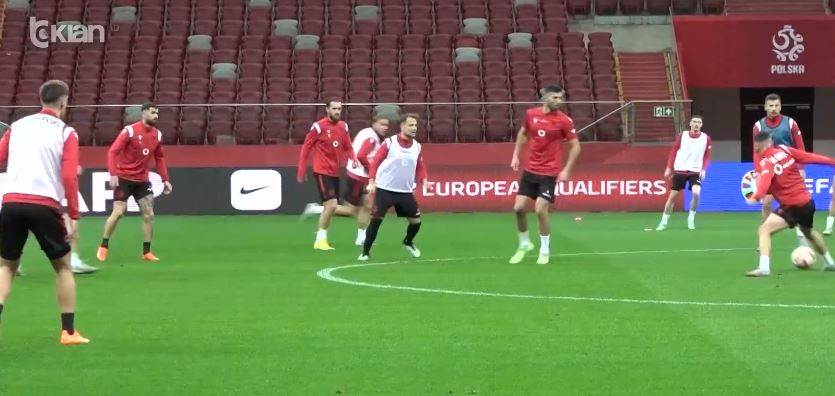 FSHF  kërkesë për më shumë bileta në Poloni  Negociohet me polakët për tifozët shqiptarë