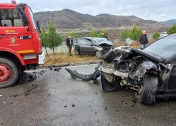 Aksident i rëndë në aksin Gjirokastër-Tepelenë/ 3 të vdekur nga përplasja e dy automjeteve