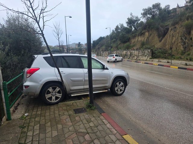 Aksident në hyrje të Sarandës  Makinat përplasen me njëra tjetrën  një e plagosur