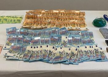 Biznes kokaine natën e Vitit të Ri, 30-vjeçari shqiptar kapet me drogë dhe valutë në makinë dhe banesë