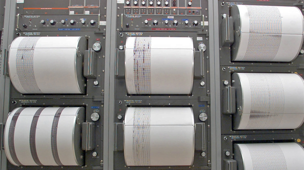 Tërmeti me magnitudë 6 5 ballë godet Meksikën  Momenti kur presidentja e vendit ndërpret konferencën