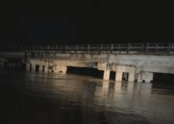 Reshjet e dendura të shiut, lumi Vjosa del nga shtrati. Evakuohen dhjetëra banorë