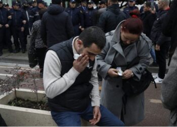 “Gjuajnë me kambale te këmbët që të mos i kapi kamera”, Lapaj: Sjellja e policisë në protestë, jo proporcionale