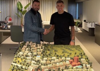 “S’kam nevojë të pastroj lekët e askujt”, Myrto Uzuni u përgjigjet akuzave të komentuesve në rrjet pasi bleu hotelin në Palasë