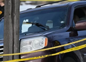 FBI e urdhëroi të investigonte të shtënat në Minneapolis si sulm ndaj efektivit, jep dorëheqjen agjentja