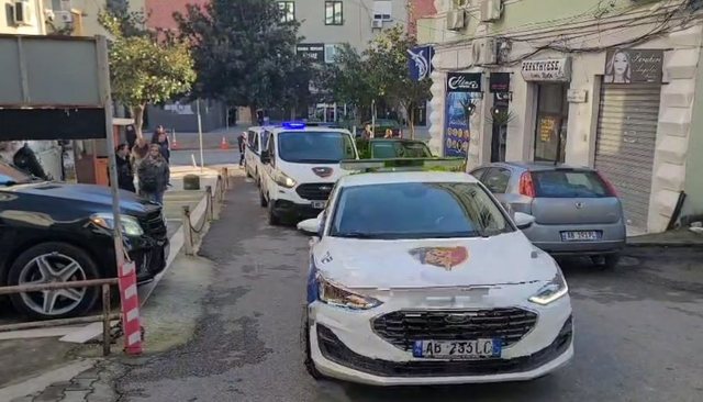 Dyshohet se kanosi 2 persona  në kërkim i riu në Shijak  Policia i gjen municion luftarak në banesë