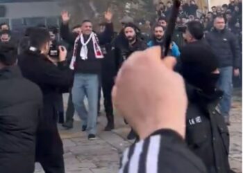 Rei Manajn e presin si hero pas rikthimit në Turqi, 2 mijë tifozë mblidhen në aeroport për të festuar