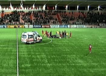 Futbollisti humbet ndjenjat në fushë, ndërpritet ndeshja Partizani-Elbasani