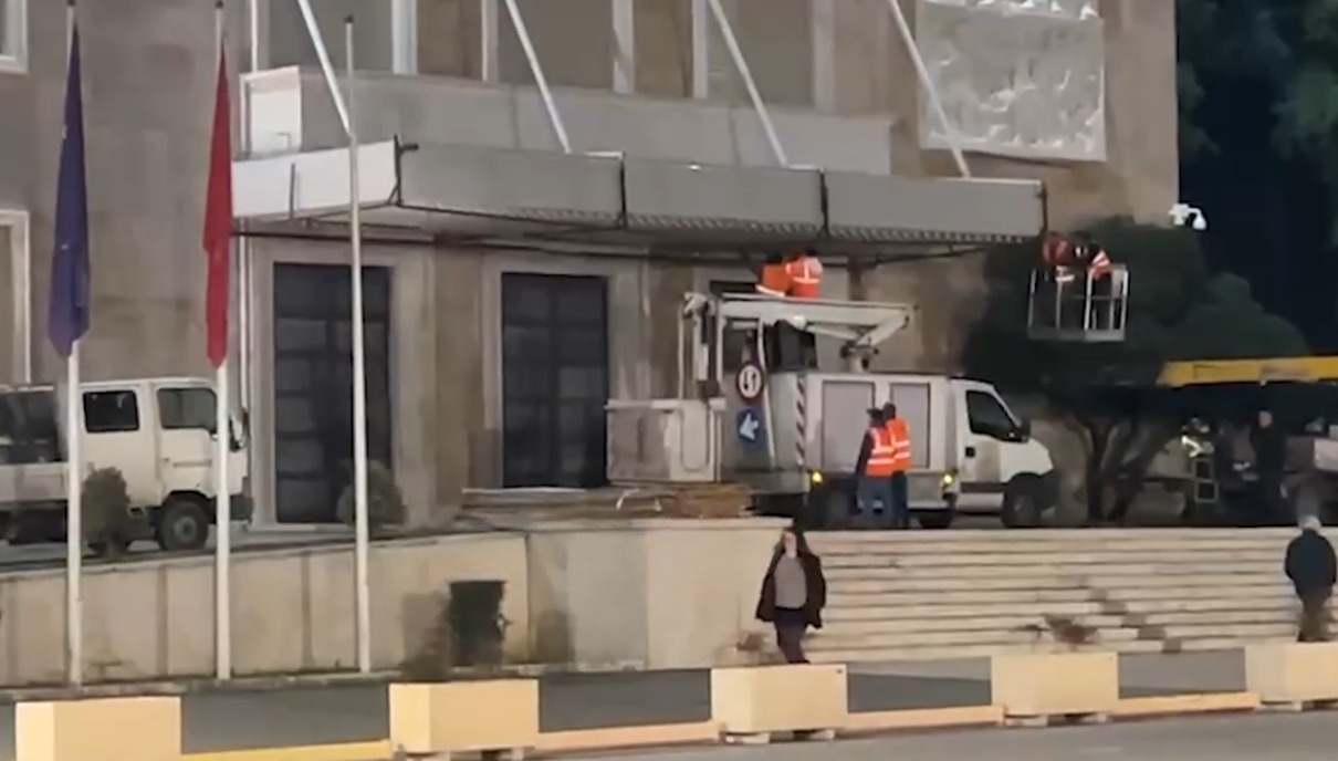 Protesta e 24 janarit   blindohen  dyert e kryeministrisë